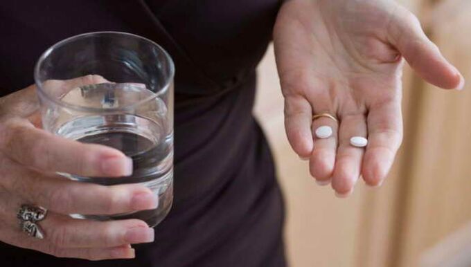 การรับยาเม็ดสำหรับทรวงอก osteochondrosis